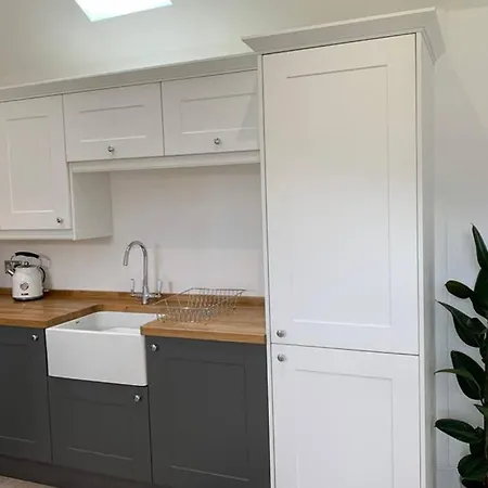 Boundary Stable Pickering