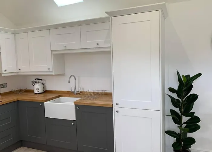 Boundary Stable Pickering