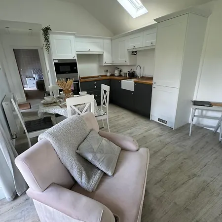 Boundary Stable Pickering
